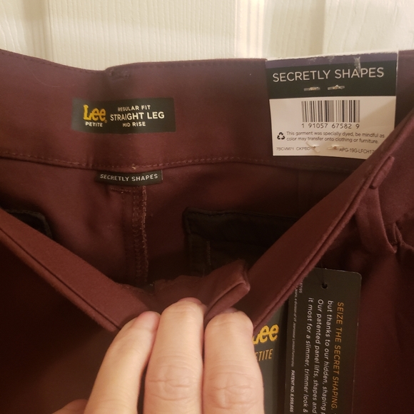 Lee Mid Rise Regular Straight Leg Capri  NWT Size 16P - Picture 2 of 6